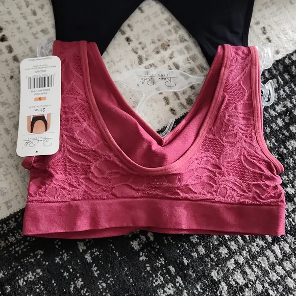 Red & Black Serendipity Bra Set of Two - Picture 5 of 6